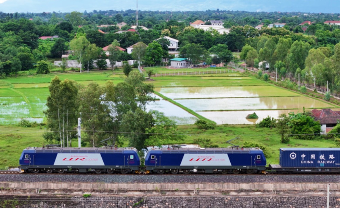 奇趣分分彩：铁路大动脉让老挝人民受益——中老大学生探访中老铁路沿线侧记