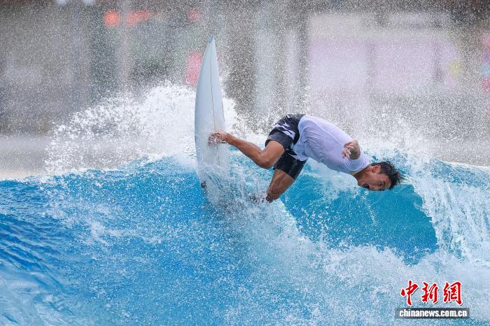 天顺娱乐：2026年全国人工冲浪池公开赛在海南万宁开赛