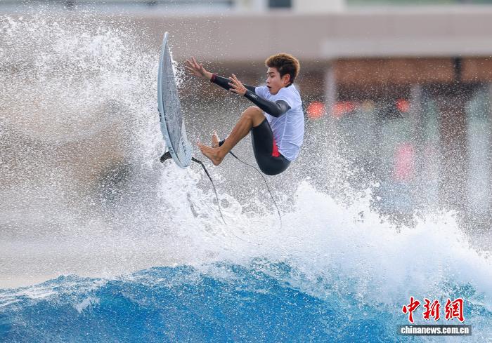 天顺娱乐：2026年全国人工冲浪池公开赛在海南万宁开赛