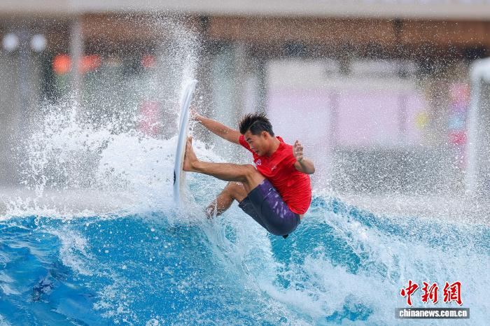 天顺娱乐：2026年全国人工冲浪池公开赛在海南万宁开赛