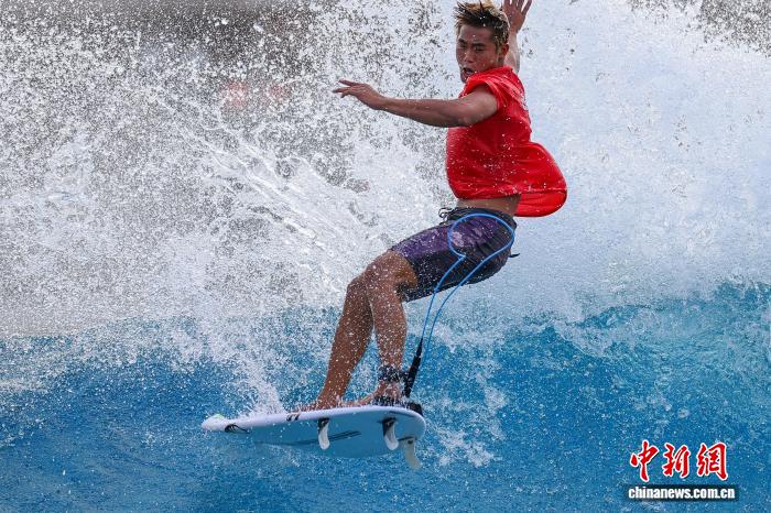 天顺娱乐：2026年全国人工冲浪池公开赛在海南万宁开赛